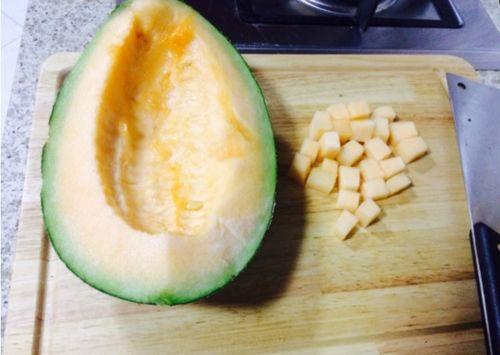 没熟的哈密瓜怎么吃,未熟哈密瓜的巧妙食用方法揭秘