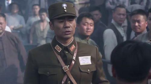 军官吃瓜遇到恶霸